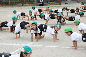 運動会の活動　組体操・バルーン　年長組