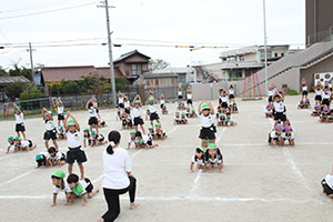 運動会の活動　組体操・バルーン　年長組
