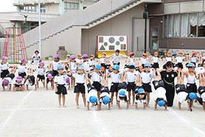 運動会の活動　組体操・バルーン　年長組