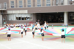 運動会の活動　組体操・バルーン　年長組