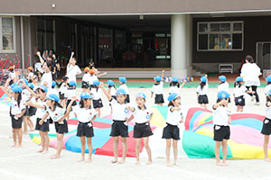 運動会の活動　組体操・バルーン　年長組