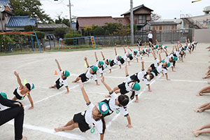 運動会の活動　組体操・バルーン　年長組