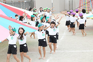 運動会の活動　組体操・バルーン　年長組