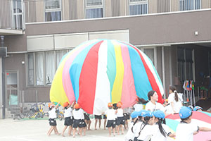 運動会の活動　組体操・バルーン　年長組