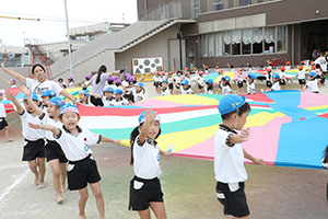 運動会の活動　組体操・バルーン　年長組