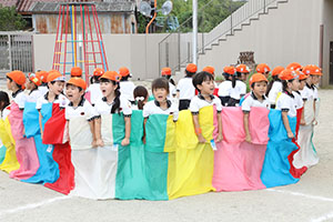 運動会の活動　組体操・バルーン　年長組