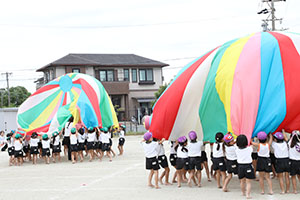 運動会の活動　組体操・バルーン　年長組