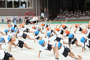 運動会の活動　組体操・バルーン　年長組