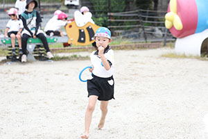 運動会　リレー活動頑張っています　年長組　NO．2