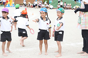 運動会　リレー活動頑張っています　年長組　NO．2