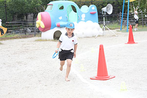 運動会　リレー活動頑張っています　年長組　NO．2