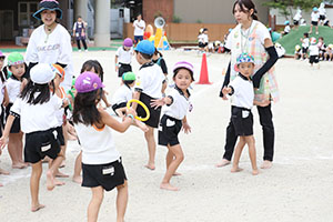 運動会　リレー活動頑張っています　年長組　NO．2