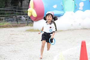運動会　リレー活動頑張っています　年長組　NO．2
