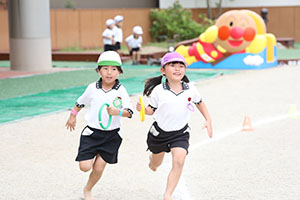 運動会　リレー活動頑張っています　年長組　NO．2