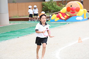 運動会　リレー活動頑張っています　年長組　NO．2