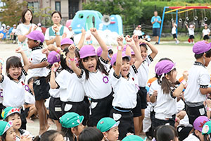 運動会　リレー活動頑張っています　年長組　NO．2