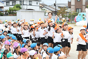 運動会　リレー活動頑張っています　年長組　NO．2