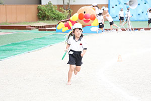 運動会　リレー活動頑張っています　年長組　NO．1
