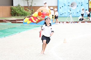 運動会　リレー活動頑張っています　年長組　NO．1