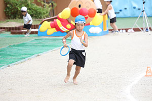 運動会　リレー活動頑張っています　年長組　NO．1