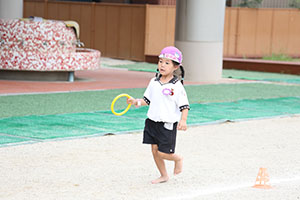 運動会　リレー活動頑張っています　年長組　NO．1