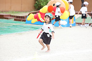 運動会　リレー活動頑張っています　年長組　NO．1