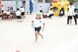運動会　リレー活動頑張っています　年長組　NO．1