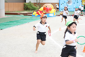 運動会　リレー活動頑張っています　年長組　NO．1