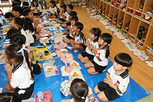 みんなでピクニック　ばら・B