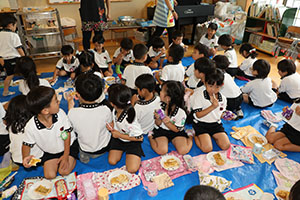 みんなでピクニック　ばら・B