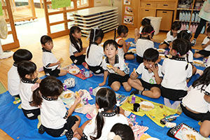 みんなでピクニック　ばら・B