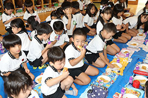 みんなでピクニック　ばら・B