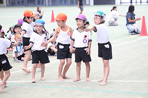 運動会予行　　年長組　リレー