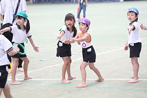 運動会予行　　年長組　リレー
