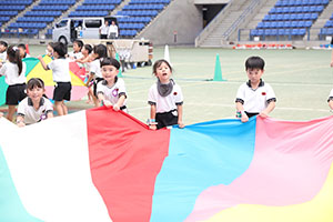 運動会予行　　年長組　バルーン
