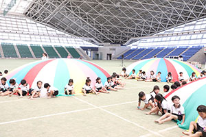 運動会予行　　年長組　バルーン