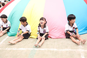 運動会予行　　年長組　バルーン