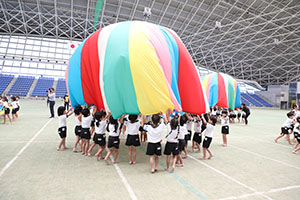運動会予行　　年長組　バルーン