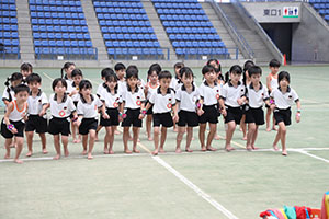 運動会予行　　年長組　バルーン