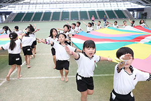 運動会予行　　年長組　バルーン