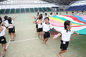 運動会予行　　年長組　バルーン