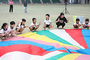 運動会予行　　年長組　バルーン