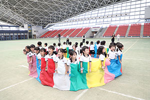 運動会予行　　年長組　バルーン