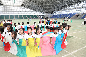 運動会予行　　年長組　バルーン