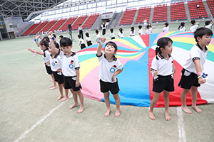 運動会予行　　年長組　バルーン