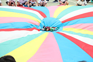 運動会予行　　年長組　バルーン