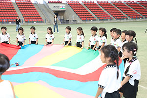 運動会予行　　年長組　バルーン