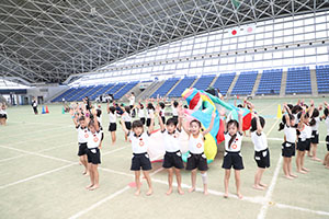 運動会予行　　年長組　バルーン