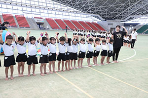 運動会予行　　年長組　バルーン