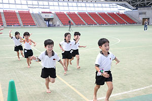 運動会予行　　年長組　バルーン